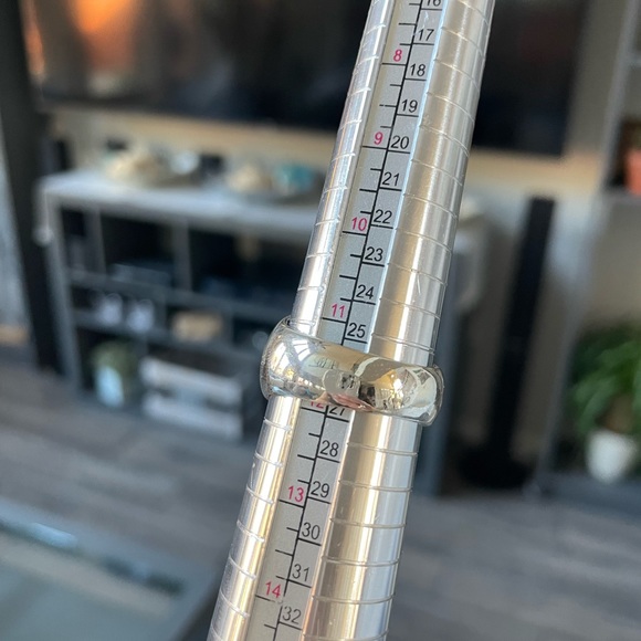 James Avery Retired 925 Sterling Silver Raised Fleuree Cross Ring - Picture 2 of 2